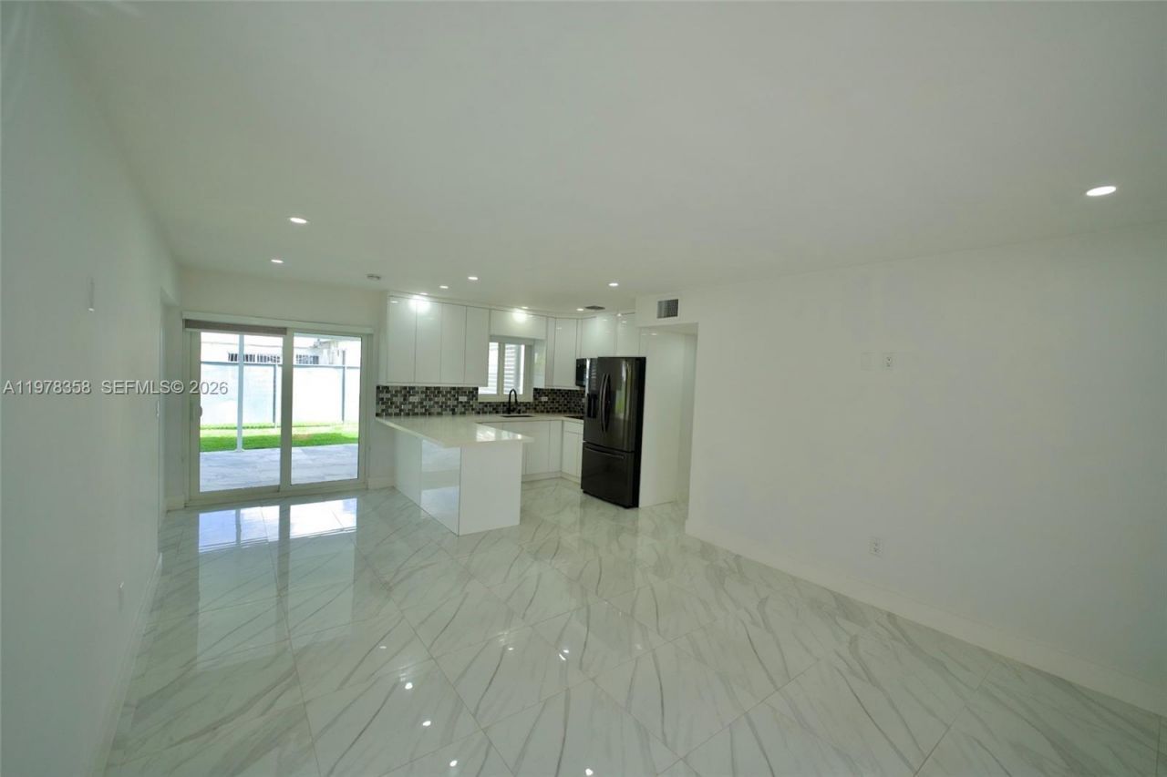 10381 SW 32nd St, Miami, FL 33165 Photo