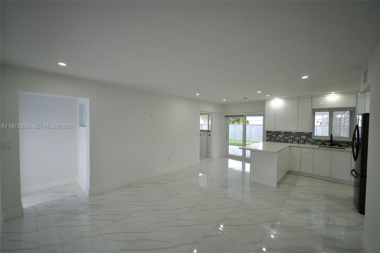 10381 SW 32nd St, Miami, FL 33165 Photo