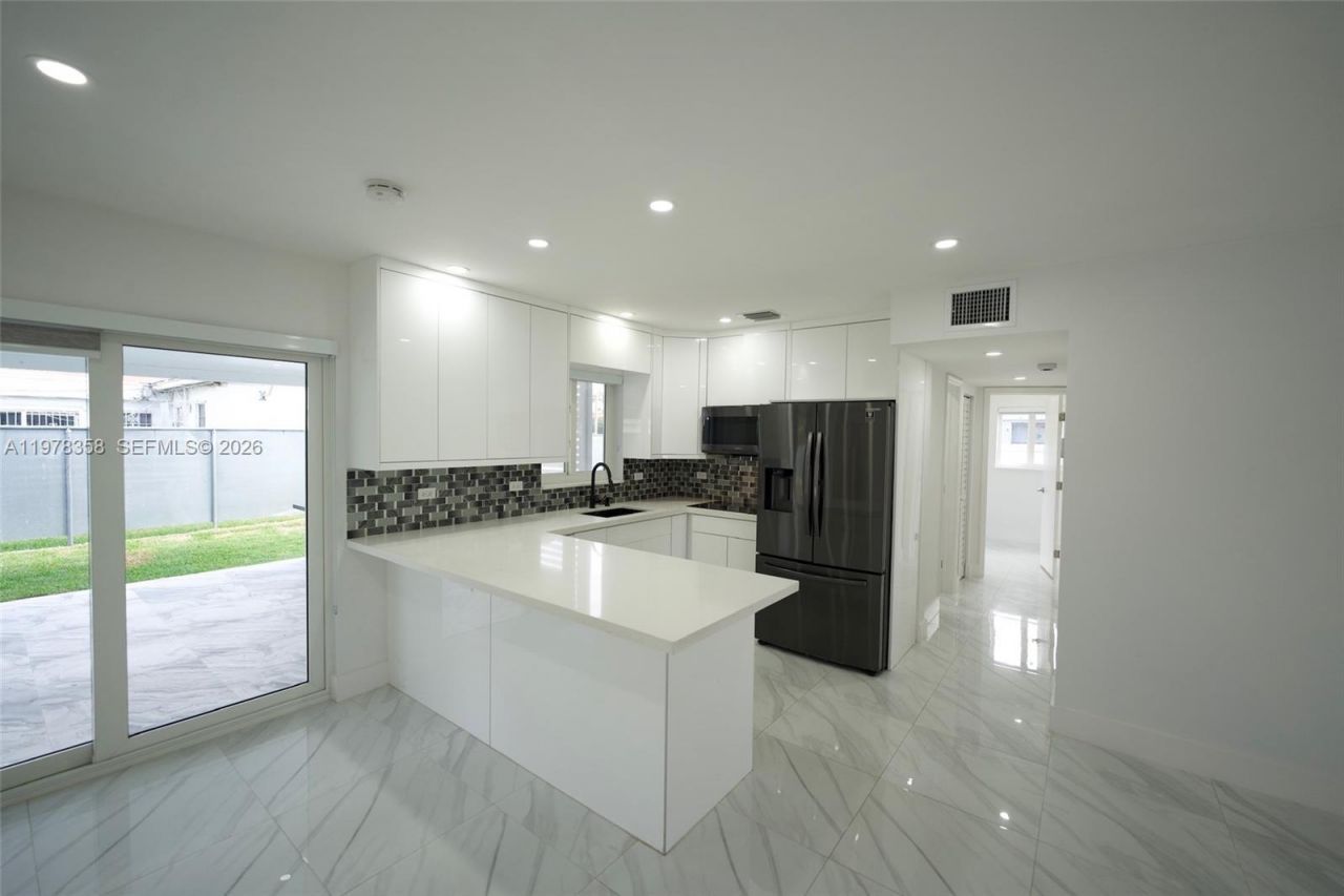 10381 SW 32nd St, Miami, FL 33165 Photo