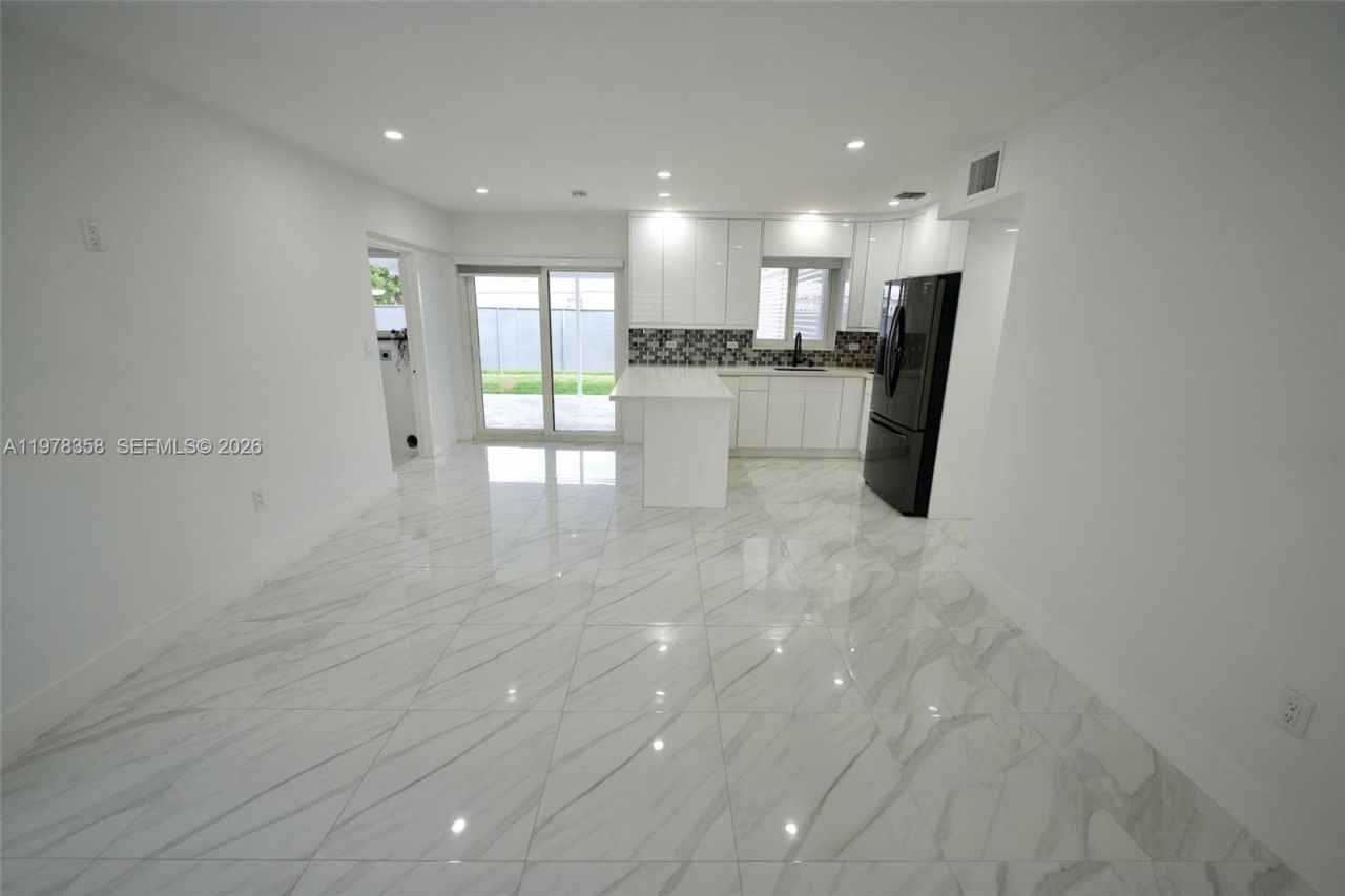 10381 SW 32nd St, Miami, FL 33165 Photo