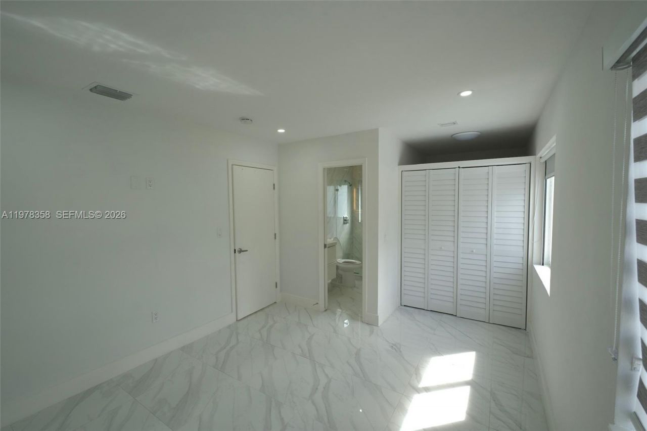 10381 SW 32nd St, Miami, FL 33165 Photo