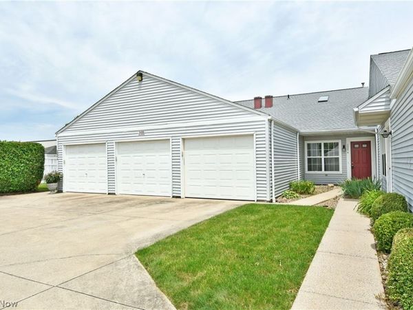 3406 Ivy Hill Circle, Unit B, Cortland, OH 44410
