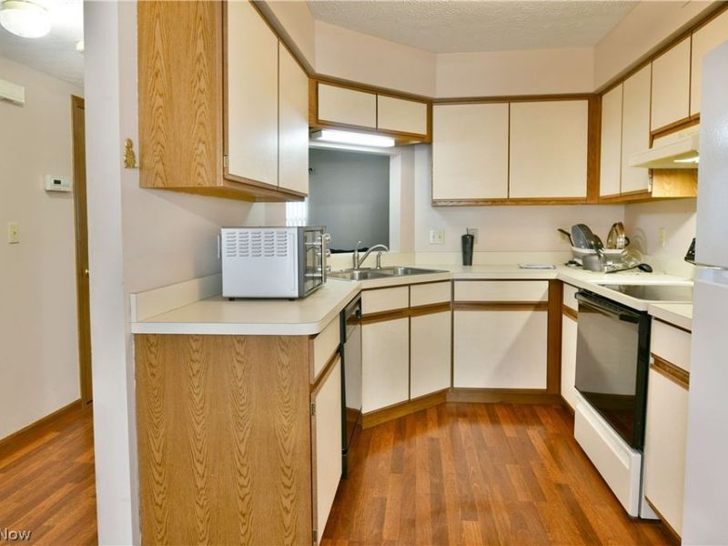 3406 Ivy Hill Circle, Unit B, Cortland, OH 44410 Photo 13