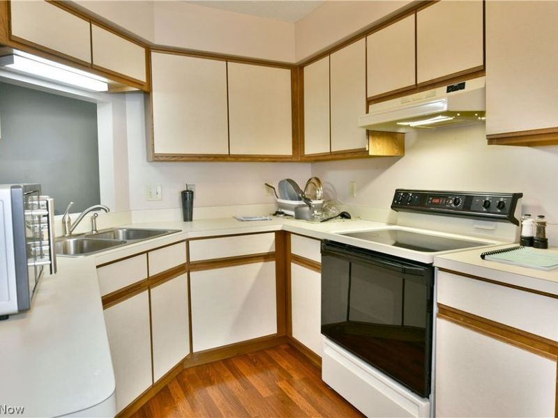 3406 Ivy Hill Circle, Unit B, Cortland, OH 44410 Photo 14