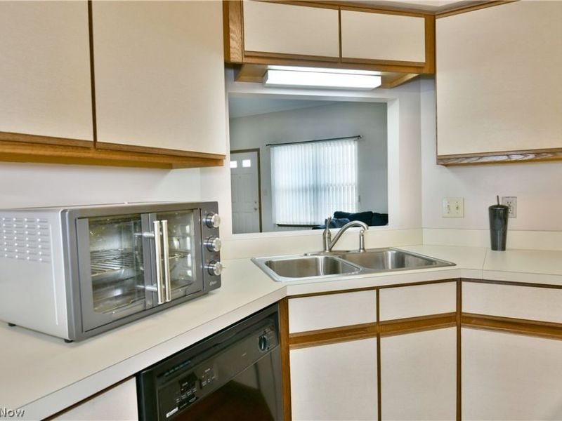 3406 Ivy Hill Circle, Unit B, Cortland, OH 44410 Photo 15