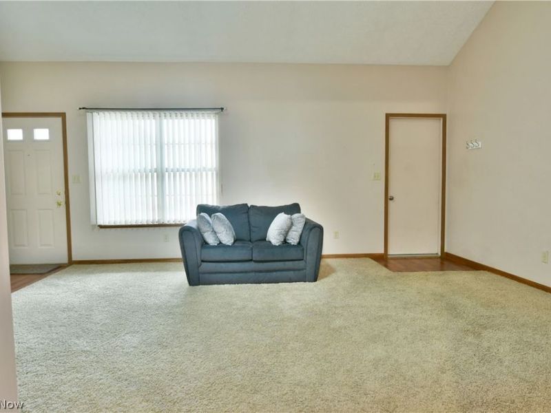 3406 Ivy Hill Circle, Unit B, Cortland, OH 44410 Photo 9