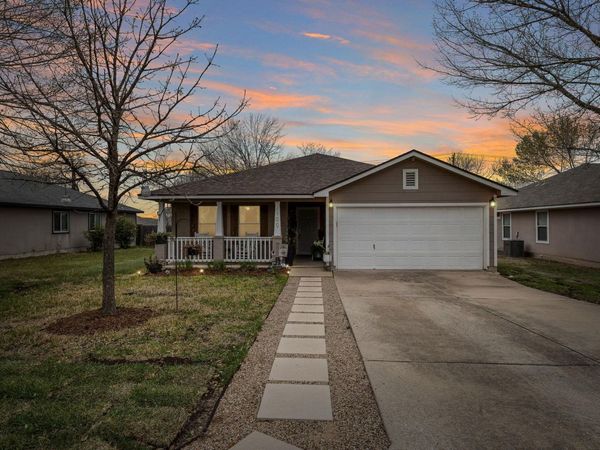 2100 Oaklawn DR, Taylor, TX 76574