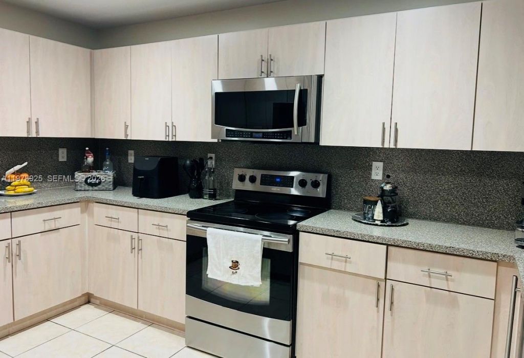 16390 SW 46th Ter , Miami, FL 33185 Photo