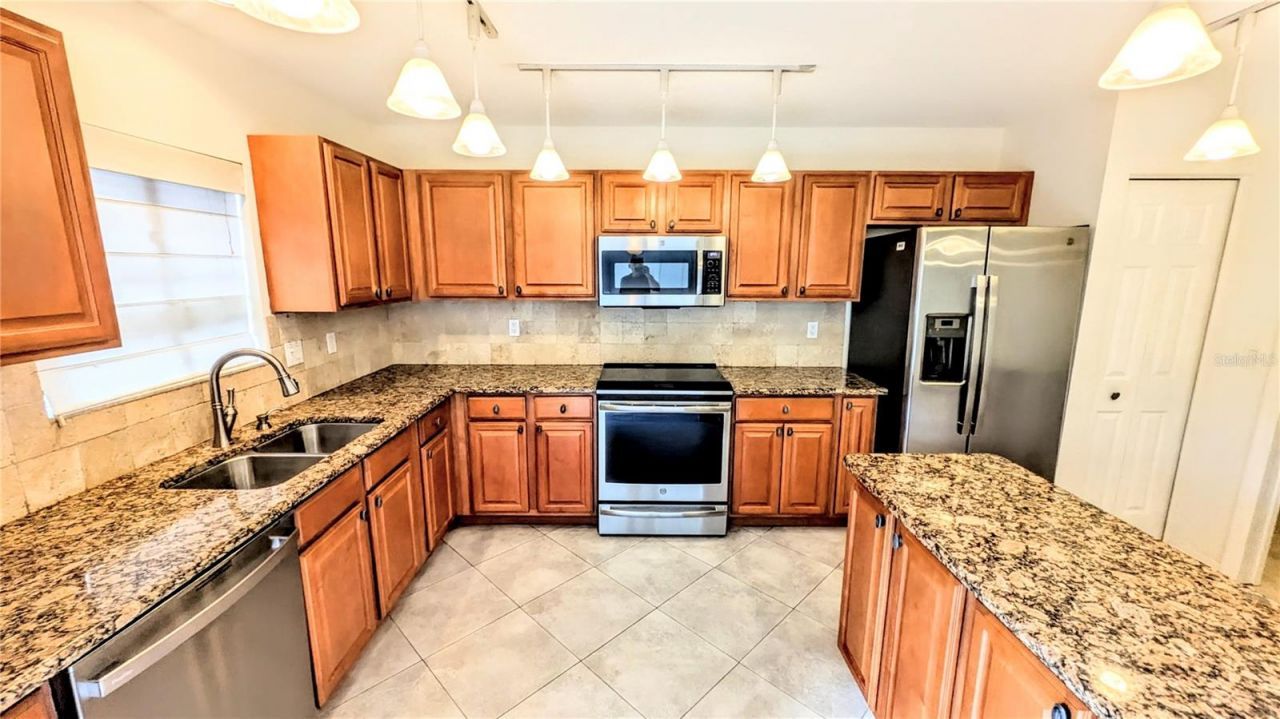 7805 Pine Trace Drive, Unit 18, Sarasota, FL 34243 Photo