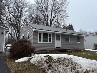 9 Nelson Street, Holley, NY 14470