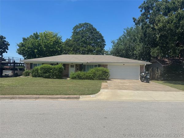 672 N 28th West Place , Tulsa, OK 74127