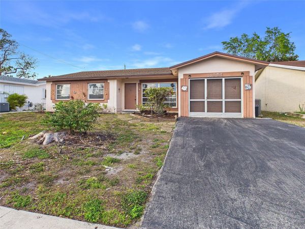 11351 NW 39th Pl, Sunrise, FL 33323