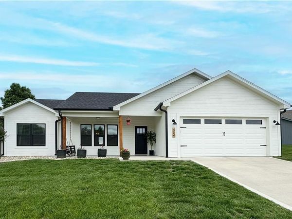 404 NE Ash Street, Oak Grove, MO 64075