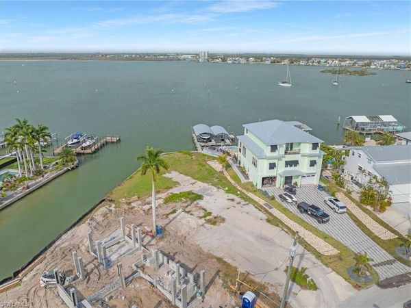 507 Carlos CIR, FORT MYERS BEACH, FL 33931
