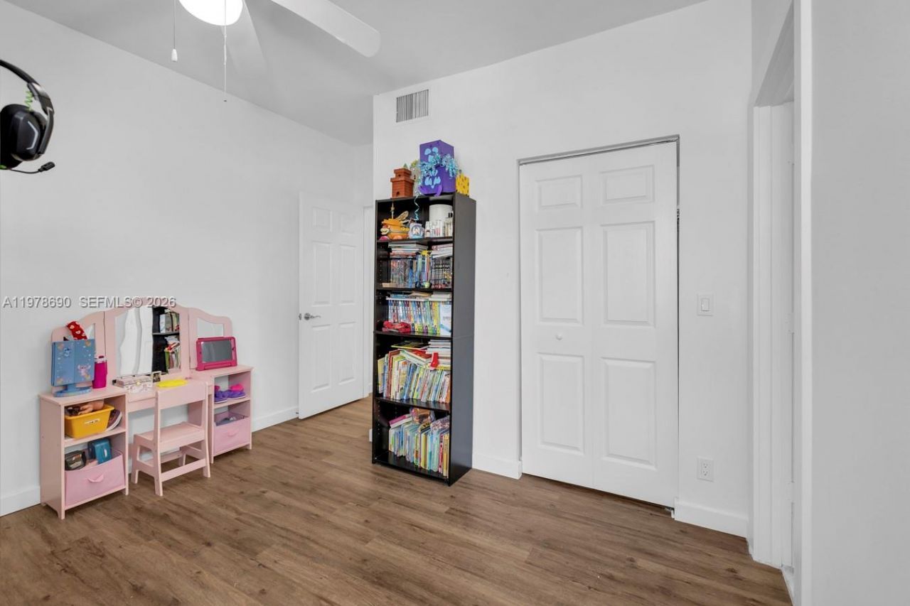 1418 Barcelona Way , Unit 6-23, Weston, FL 33327 Photo