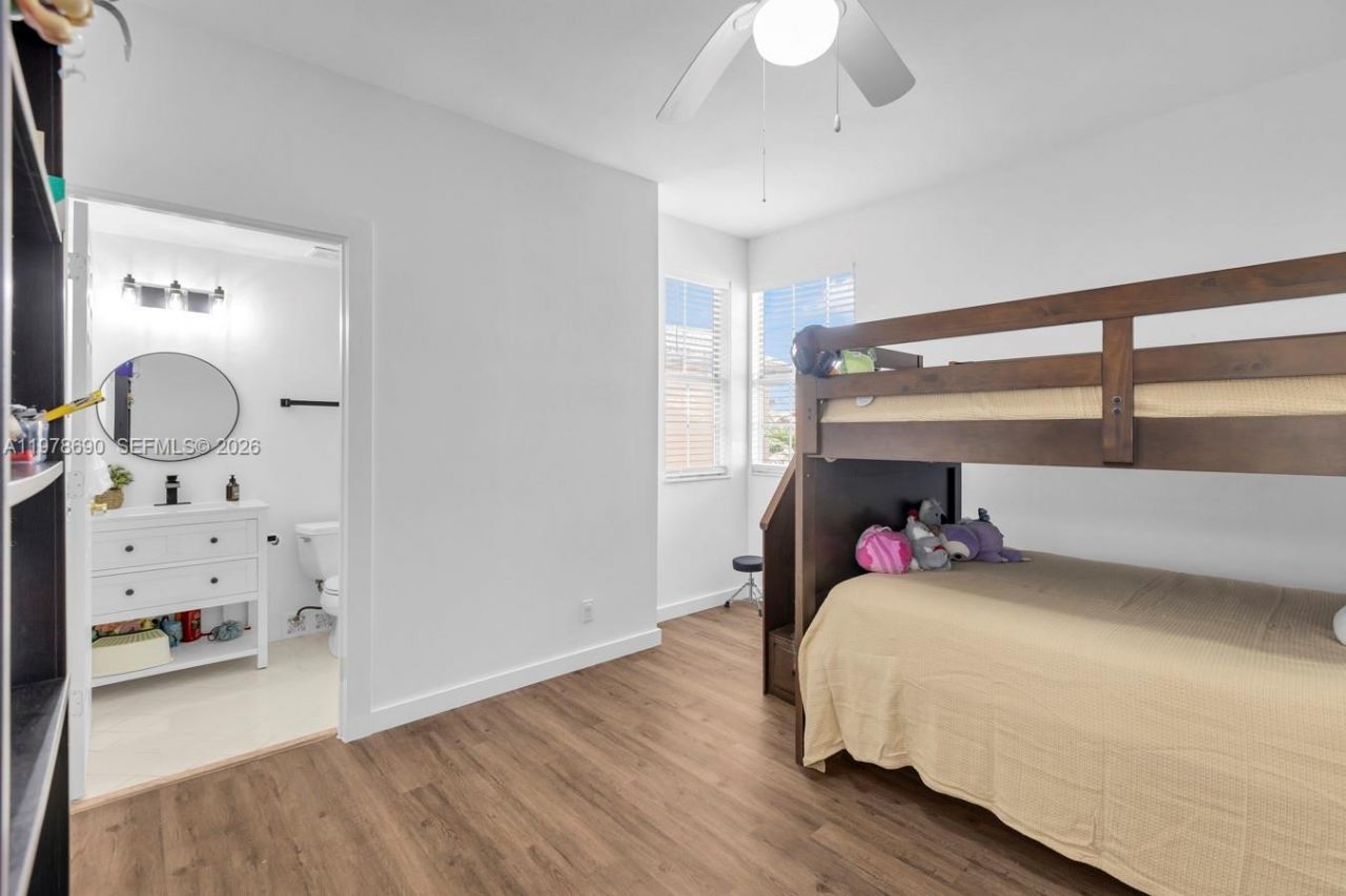 1418 Barcelona Way , Unit 6-23, Weston, FL 33327 Photo