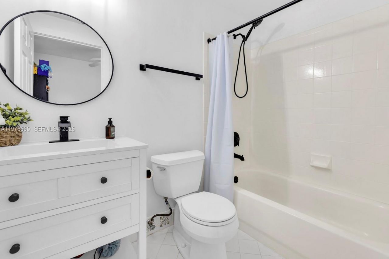 1418 Barcelona Way , Unit 6-23, Weston, FL 33327 Photo