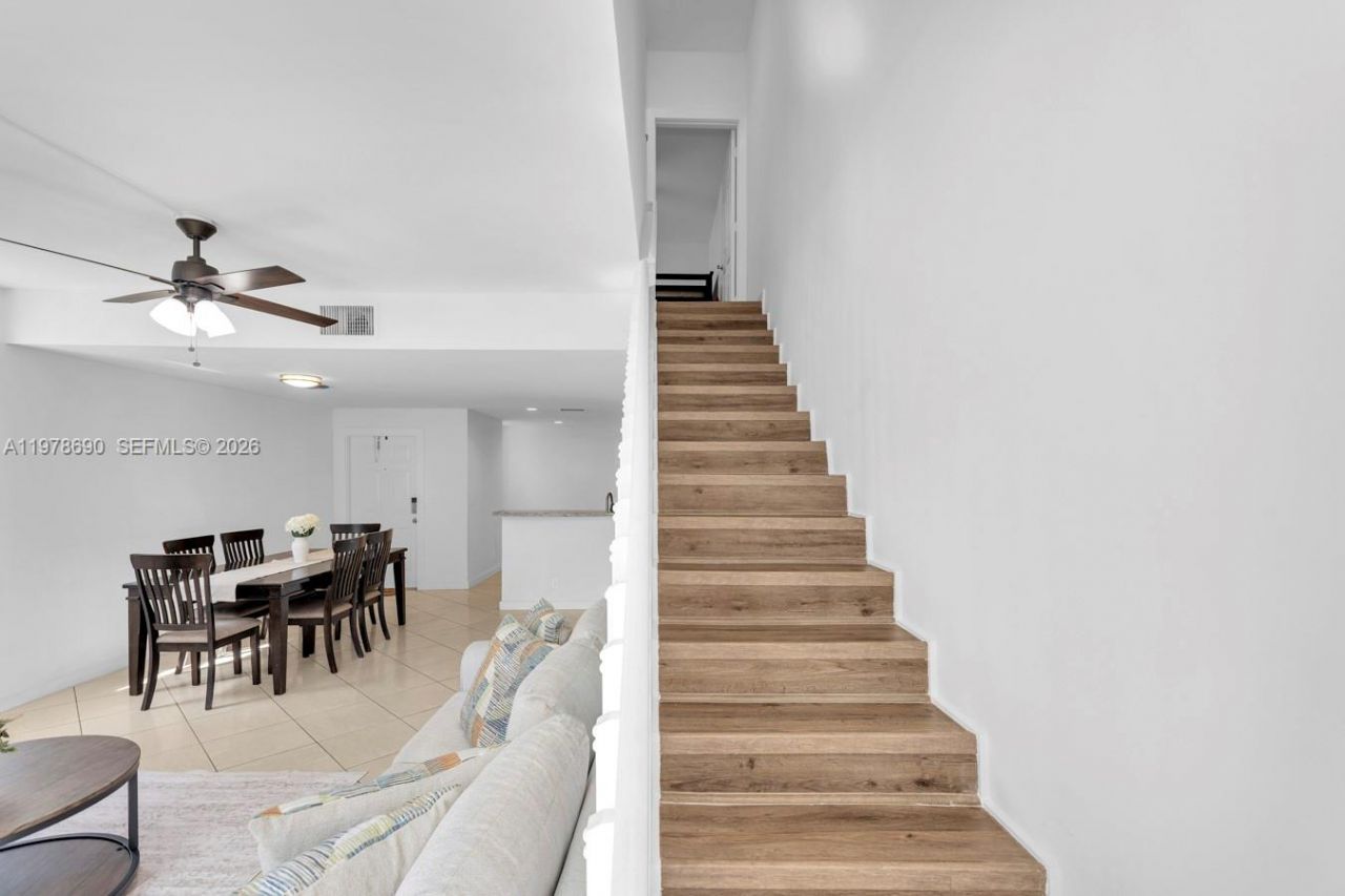 1418 Barcelona Way , Unit 6-23, Weston, FL 33327 Photo