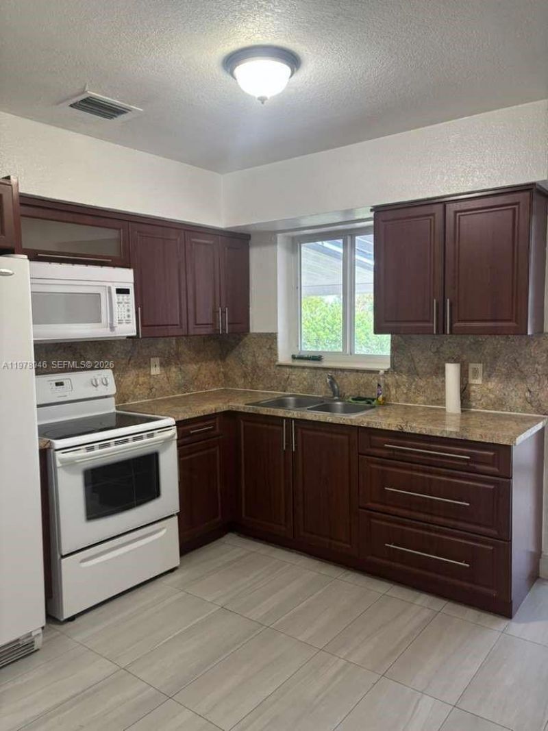 1170 NW 90th St , Unit 1170, Miami, FL 33150 Photo