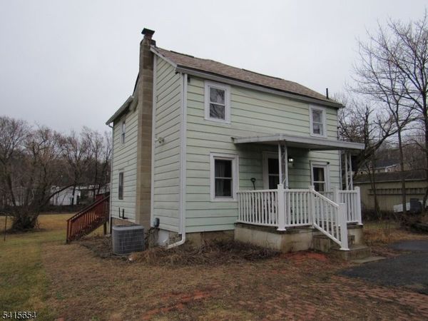 17 Lackawanna St, Hampton, NJ 08827