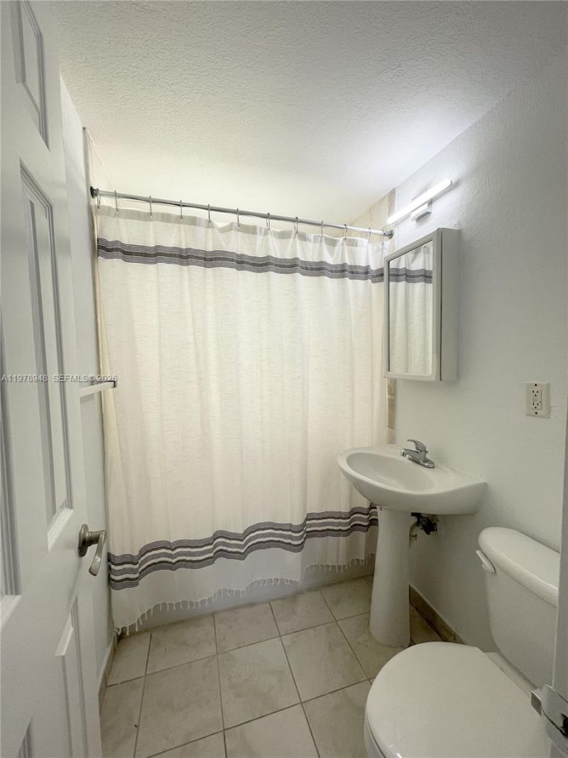 8345 Byron Ave, Unit 1, Miami Beach, FL 33141 Photo