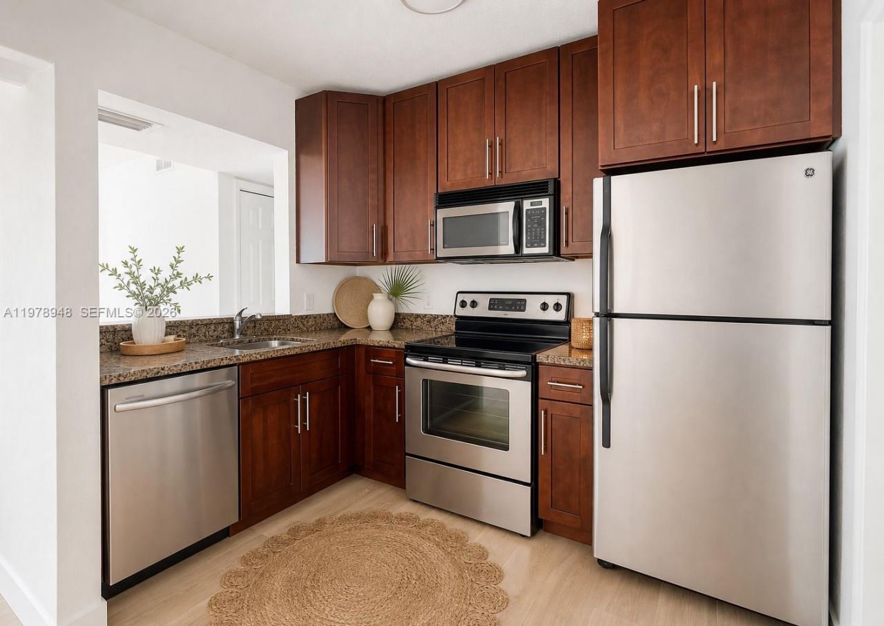 8345 Byron Ave, Unit 1, Miami Beach, FL 33141 Photo