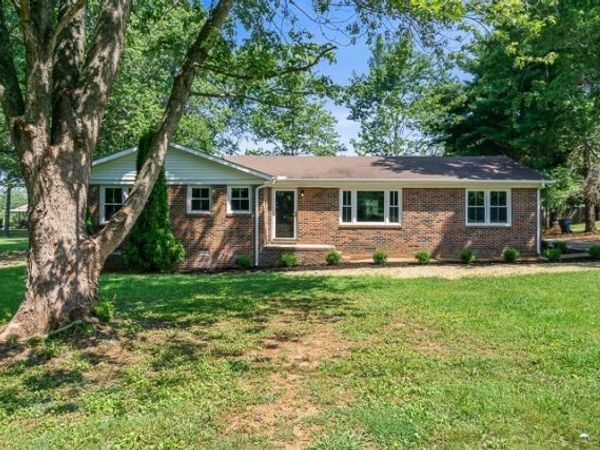 814 Chickasaw Trl, McMinnville, TN 37110