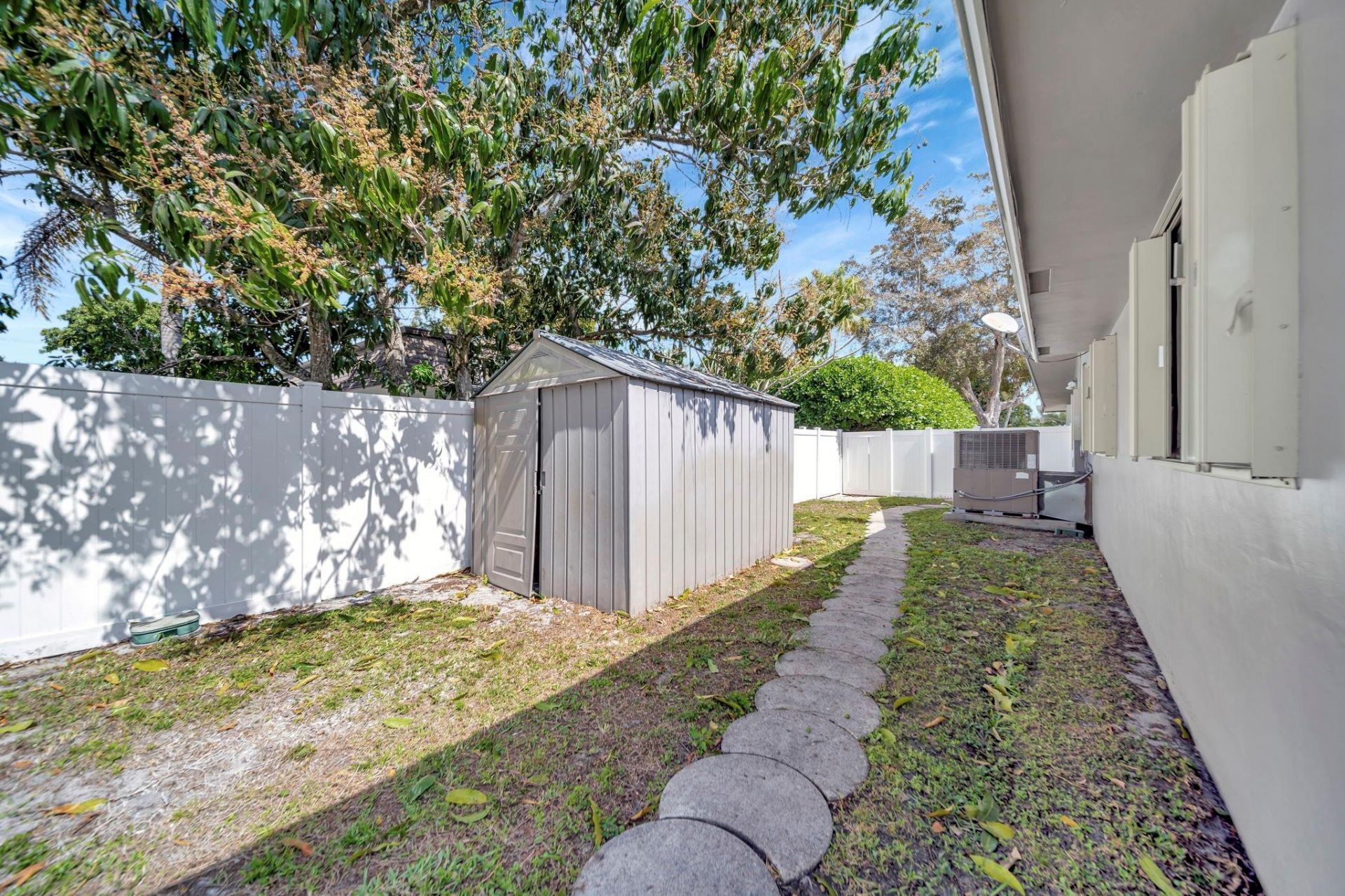 1251 SW 67th Avenue, Plantation, FL 33317 Photo