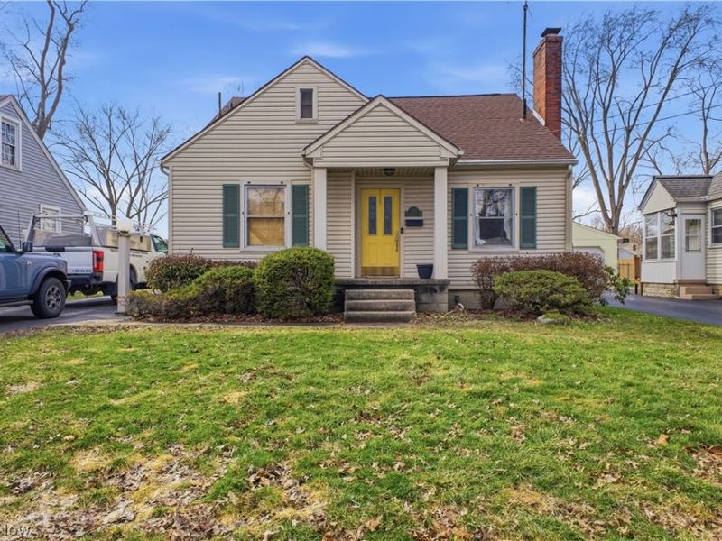 696 Meadowbrook Avenue SE, Warren, OH 44484 Photo 1