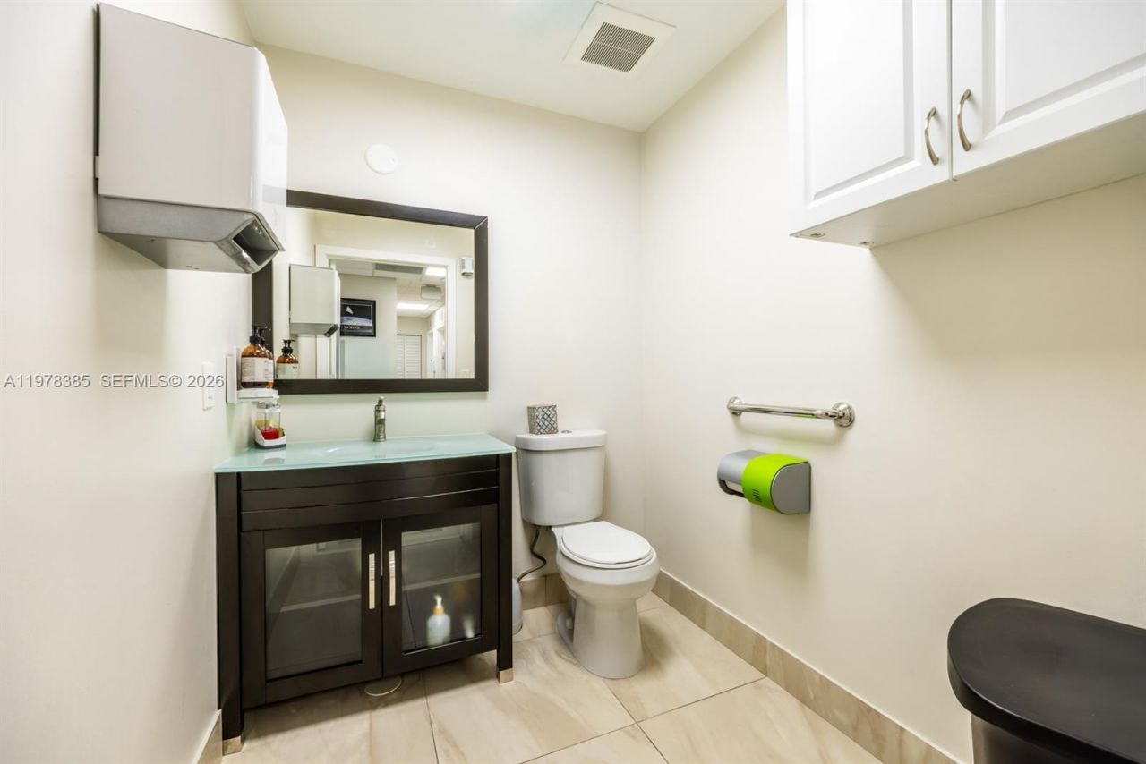 10200 NW 25th St, Doral, FL 33172 Photo