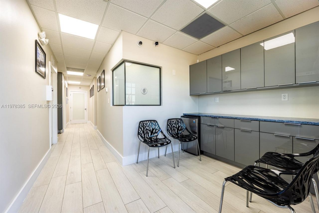 10200 NW 25th St, Doral, FL 33172 Photo