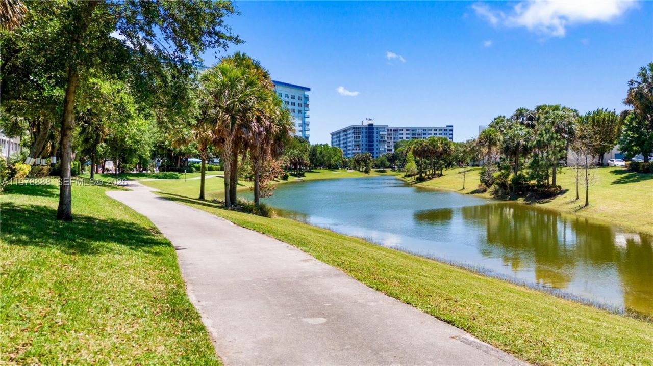3850 Washington St, Unit 816, Hollywood, FL 33021 Photo