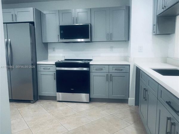 6618 NW 188th Ln, Miami, FL 33015