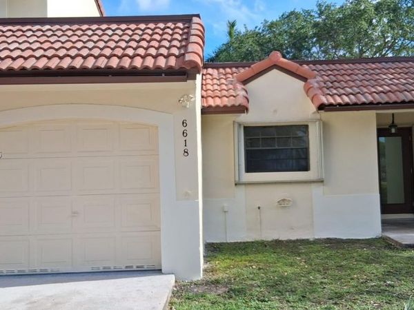 6618 NW 188th Ln, Miami, FL 33015