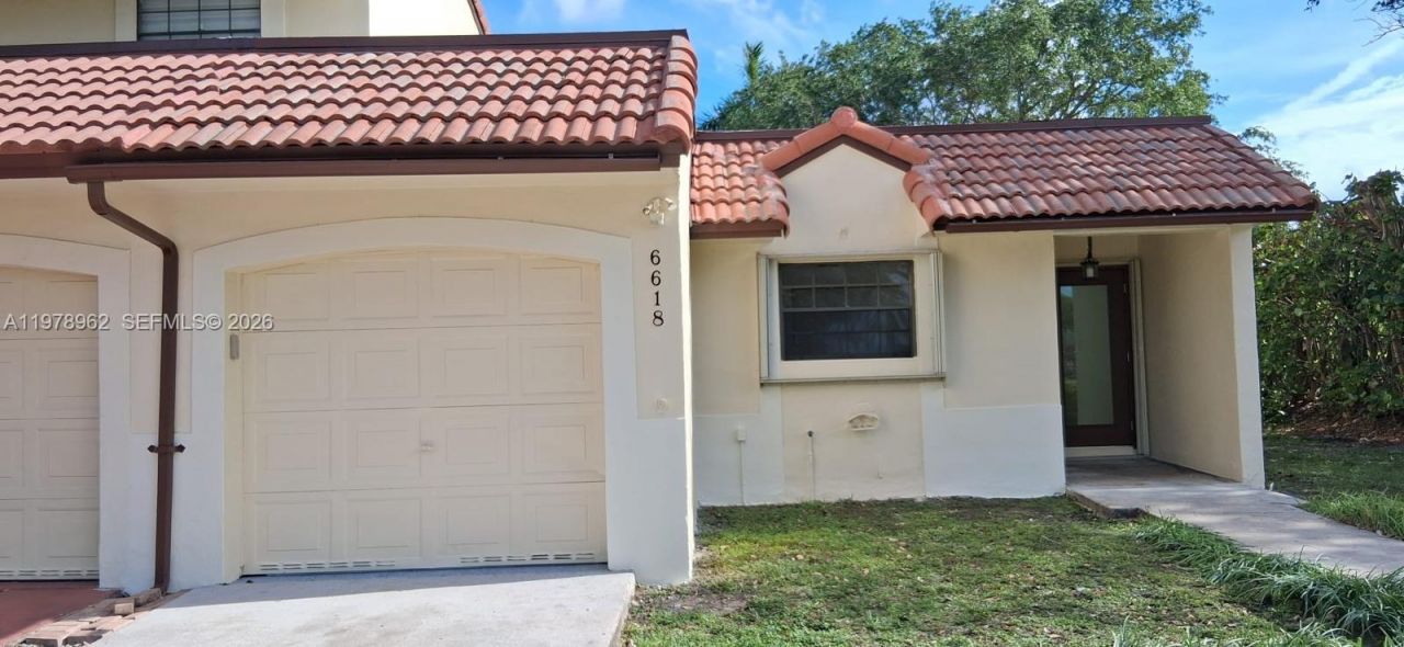 6618 NW 188th Ln, Miami, FL 33015 Photo