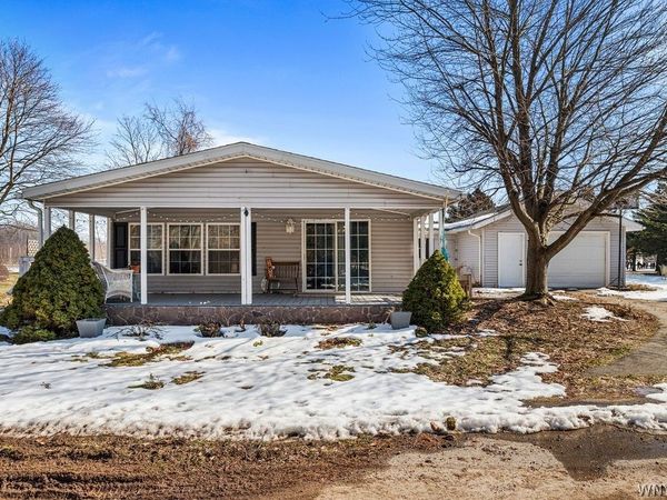 1407 Breeze Way E, Newfane, NY 14108