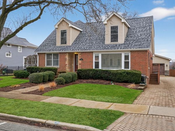 610 W Jefferson Avenue , Naperville, IL 60540