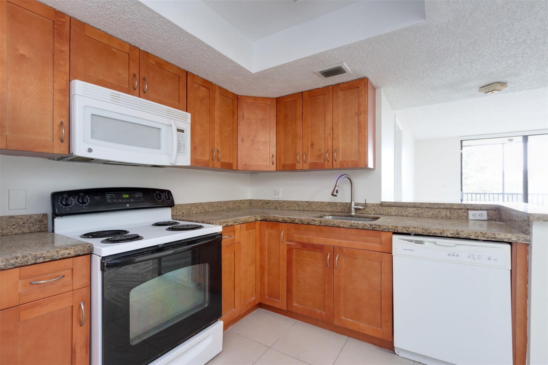 5550 NW 44th Street, Unit 506, Fort Lauderdale, FL 33319 Photo