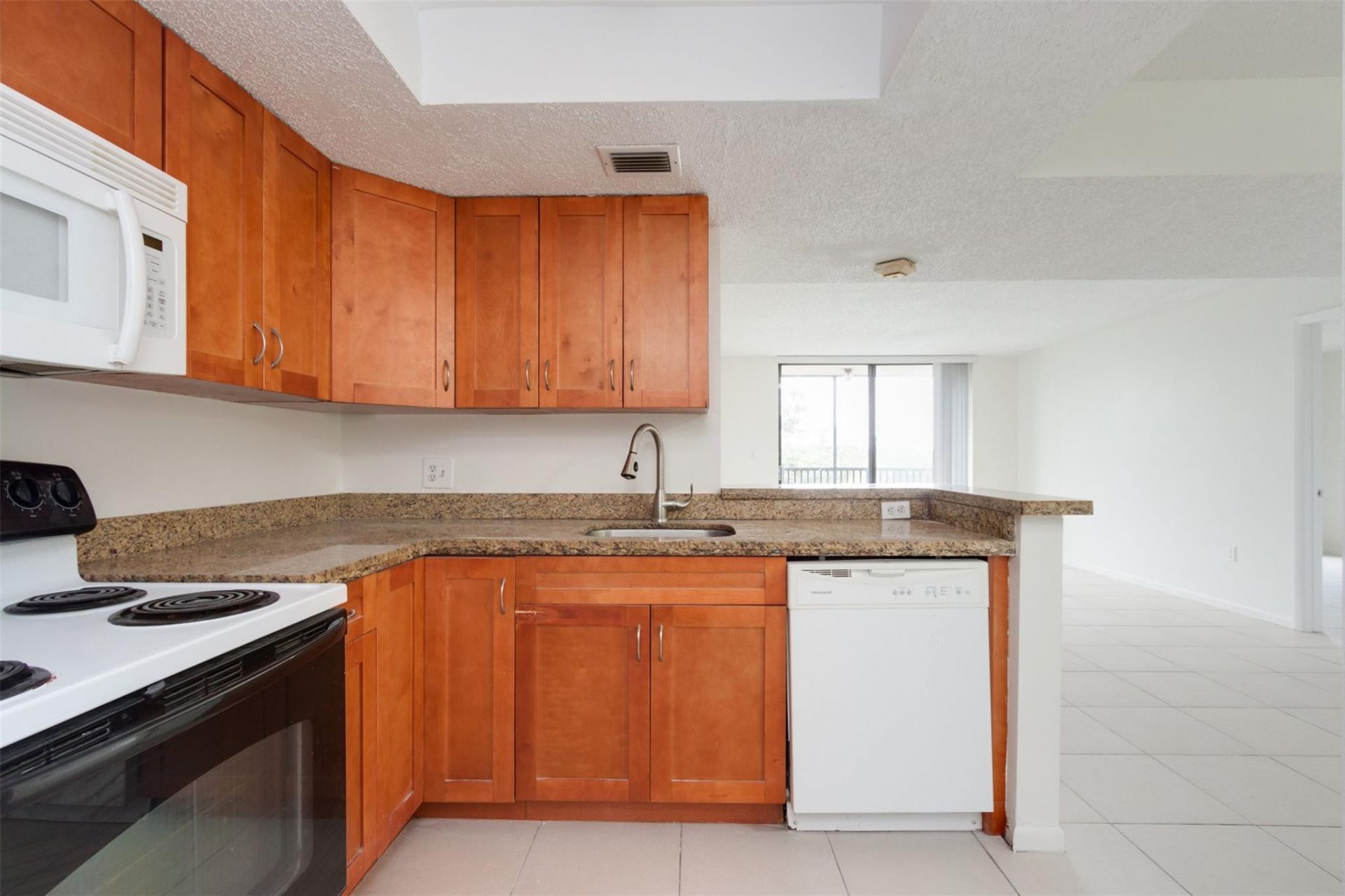 5550 NW 44th Street, Unit 506, Fort Lauderdale, FL 33319 Photo