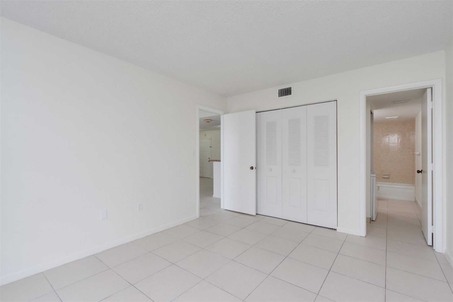 5550 NW 44th Street, Unit 506, Fort Lauderdale, FL 33319 Photo
