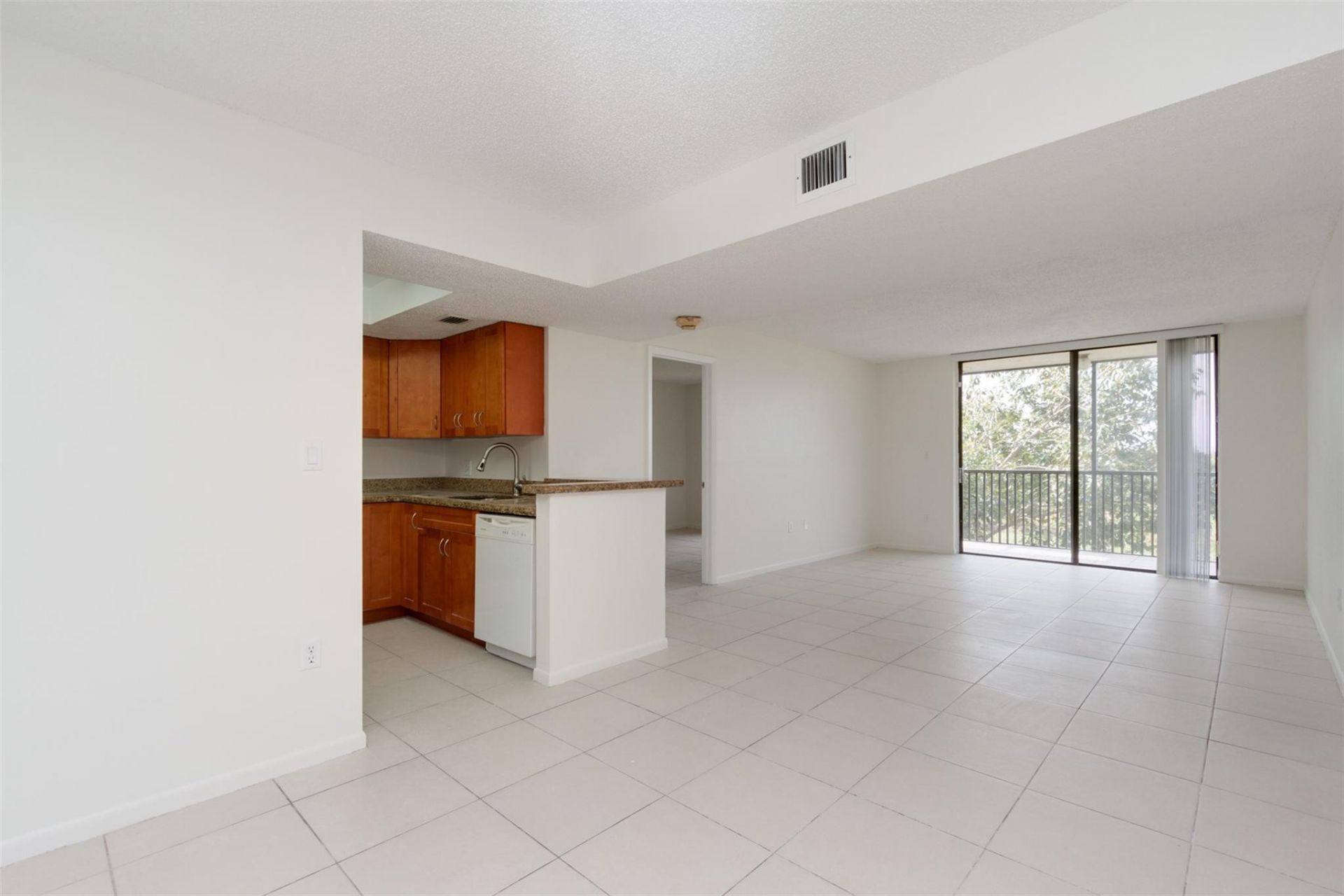 5550 NW 44th Street, Unit 506, Fort Lauderdale, FL 33319 Photo