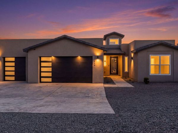 513 6th Street NE, Rio Rancho, NM 87124