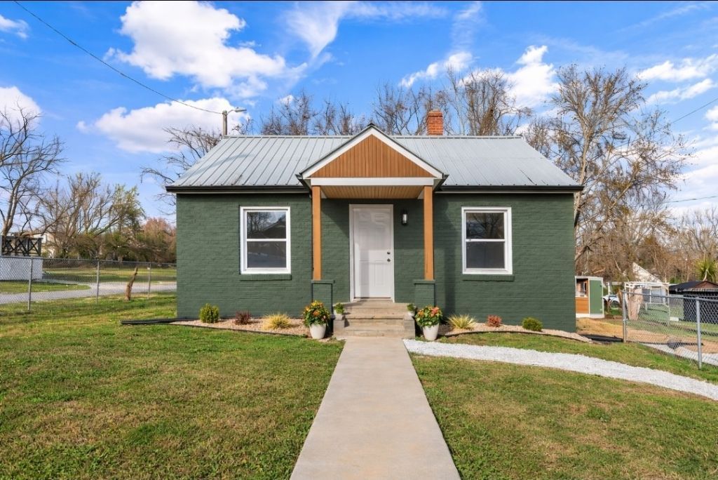 214 Peers St, Mc Minnville, TN 37110 Main Photo