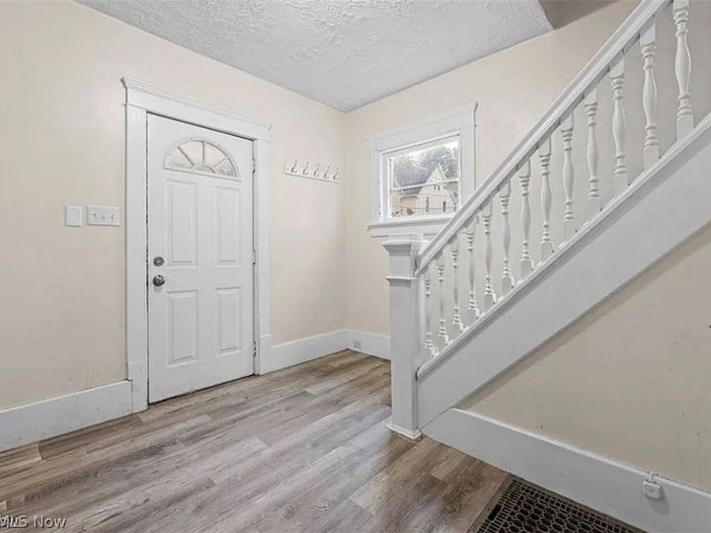 374 Gibbs Place , Akron, OH 44306 Photo 4