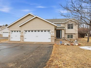 105 Iris Lane NE, Saint Joseph, MN 56374
