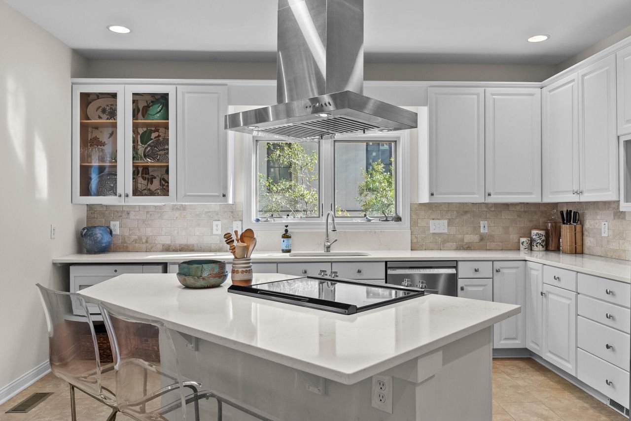 2730 Old Oak Walk Photo 10