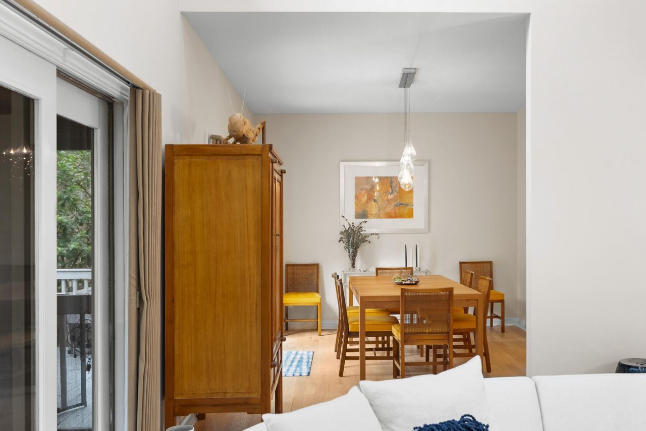 2730 Old Oak Walk Photo 8