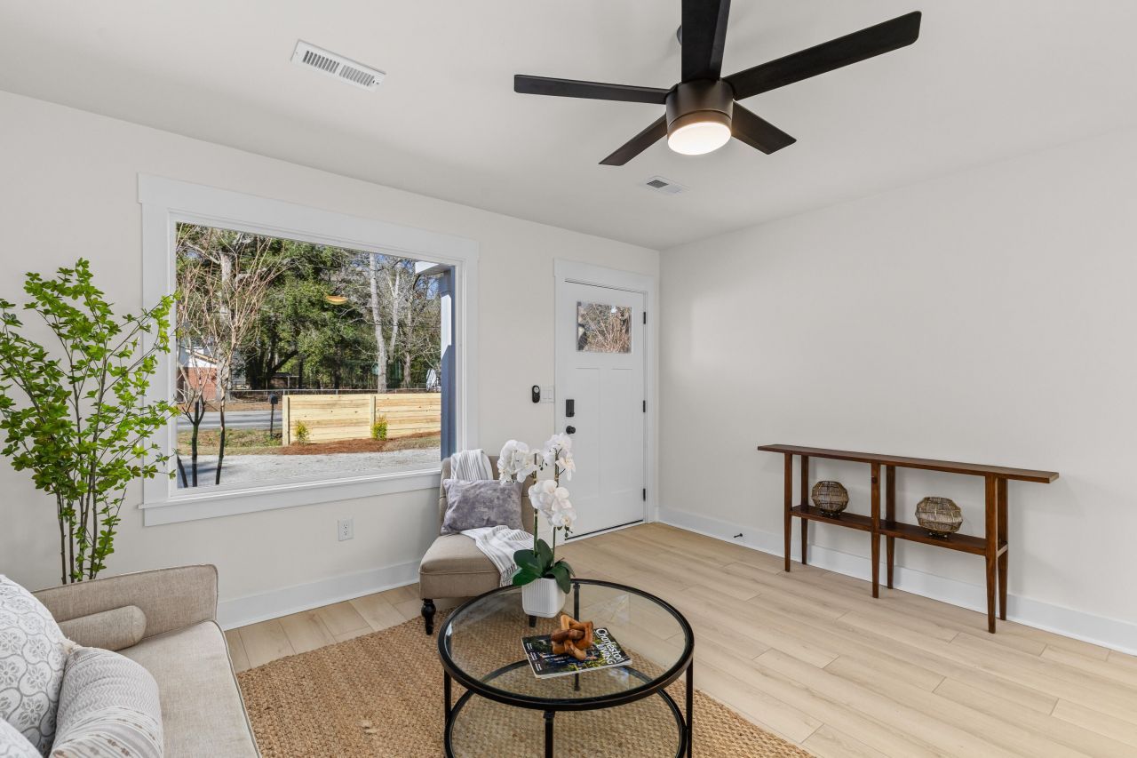 1655 Brownswood Road Photo 5