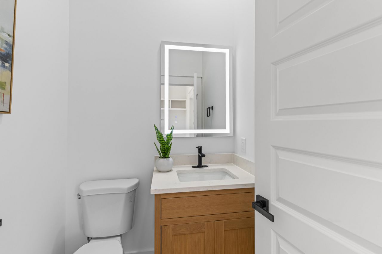 1992 Forest Avenue Photo 13