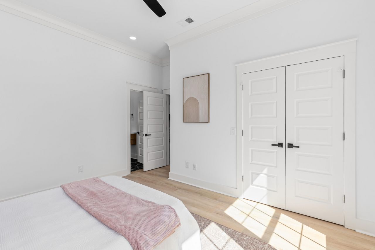 1992 Forest Avenue Photo 16